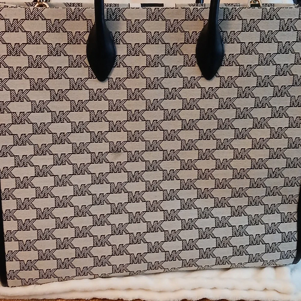 MICHAEL Michael Kors Black and Cream Tote - Picture 5 of 6